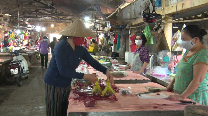 Nhờ được tuyên truyền và kiểm soát tốt khâu giết mổ, người dân Quảng Trị được yên tâm sử dụng sản phẩm thịt trâu, bò. Ảnh: Việt Toàn.