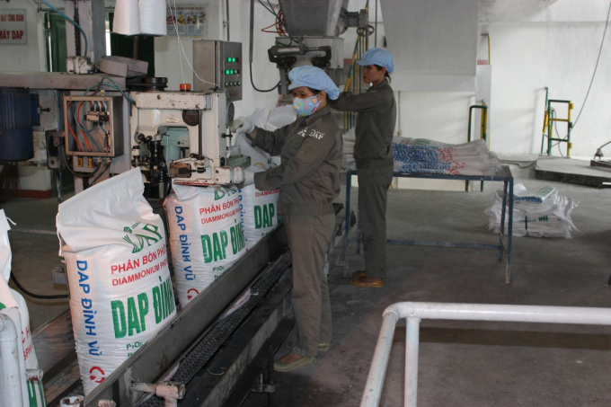 Các sản phẩm phân bón có gốc phosphate trên thị trường thế giới tăng cao nhất trong thời gian vừa qua do lo ngại Trung Quốc áp thuế xuất khẩu. Ảnh: DDV.