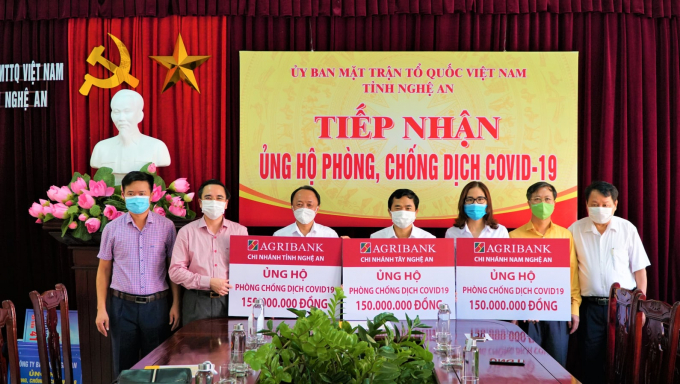Sáng 10/6, cùng với các Chi nhánh trên địa bàn tỉnh Nghệ An, Agribank CN Nam Nghệ An đã ủng hộ tiếp 150 triệu đồng cho công tác phòng chống dịch Covid19