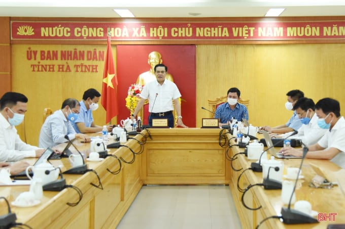 Ông Võ Trọng Hải, Chủ tịch UBND tỉnh Hà Tĩnh chỉ đạo tại cuộc họp. Ảnh: Báo Hà Tĩnh
