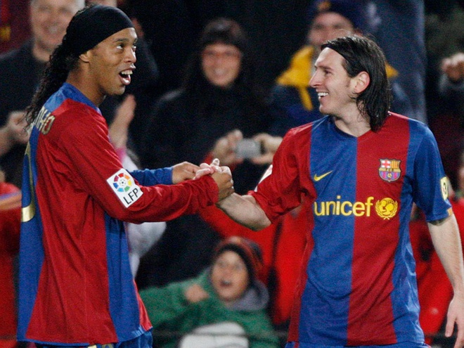 Messi chuyển tiền cho Ronaldinho 