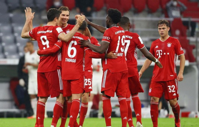 Bayern Munich quá khác biệt so với phần còn lại của Bundesliga. Ảnh: Getty. 