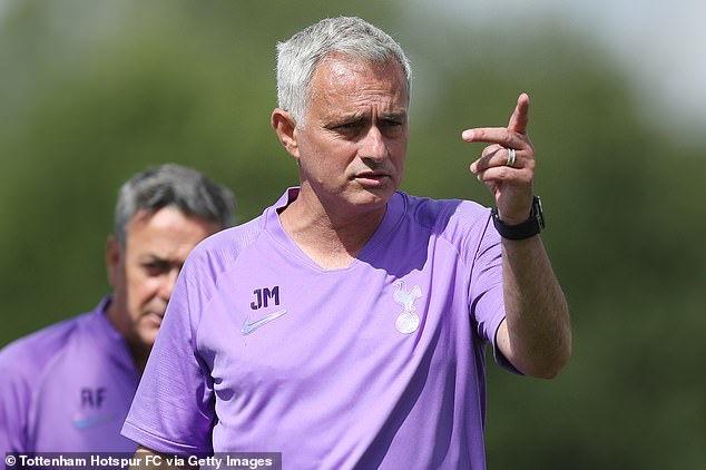 Jose Mourinho lạc quan về tình hình của Tottenham. Ảnh: Dailymail.