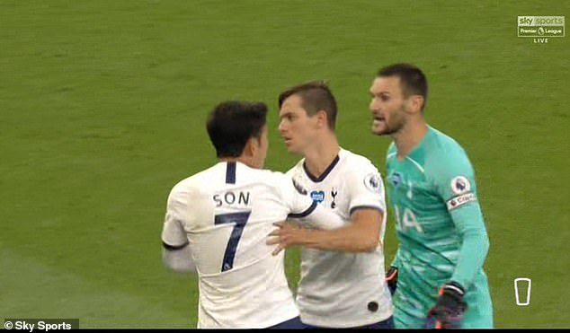Bộ đôi của Tottenham suýt tẩn nhau trên sân. Ảnh: SkySports. 