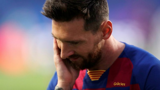 Lionel Messi chán nản và muốn ra đi. Ảnh: SkySports.