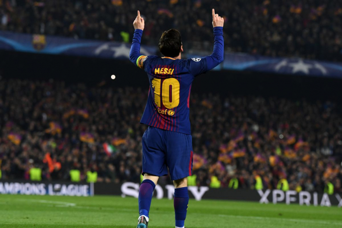 Lionel Messi kiên quyết quay lưng với Barcelona. Ảnh: Express.