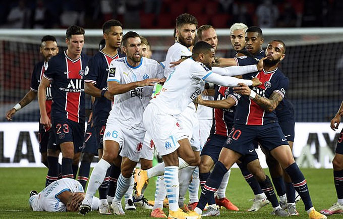 PSG thua trận trước Marseille nhưng thắng về số lượng thẻ đỏ. Ảnh: Express.