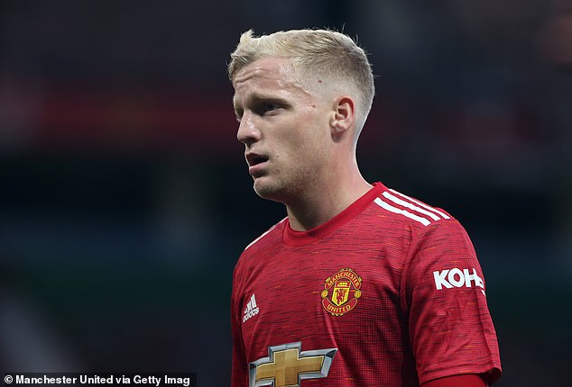 Donny Van de Beek chưa có nhiều cơ hội ra sân tại Man United. Ảnh: Dailymail.