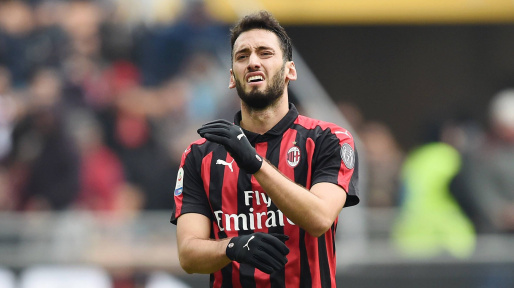 Hakan Calhanoglu có thể rời AC Milan bất cứ lúc nào. Ảnh: Transfermarkt.