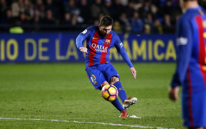 Lionel Messi nâng cao thành tích đá phạt. Ảnh: AS.