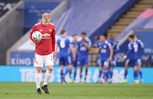 Van de Beek chơi quá tệ tại Man United. Ảnh: Dailymail.