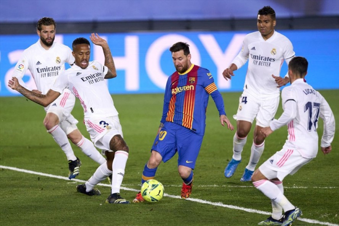 Lionel Messi tịt ngòi trong các trận El Classico liên tiếp. Ảnh: Express.