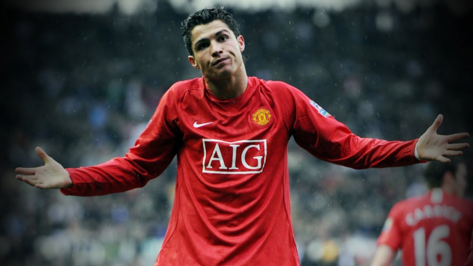 Cristiano Ronaldo sẵn sàng giảm lương để trở lại Man United. Ảnh: Goal.