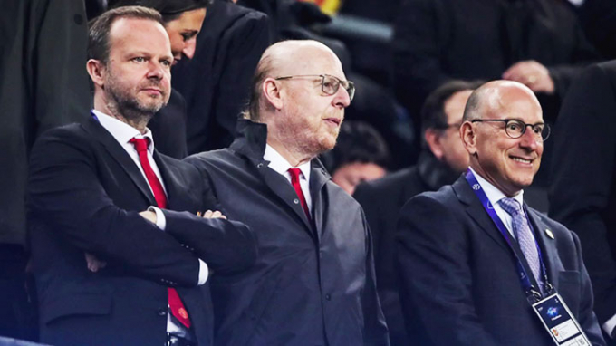 Nhà Glazer chờ đợi nhà đầu tư mới cho Man United. Ảnh: Independent.