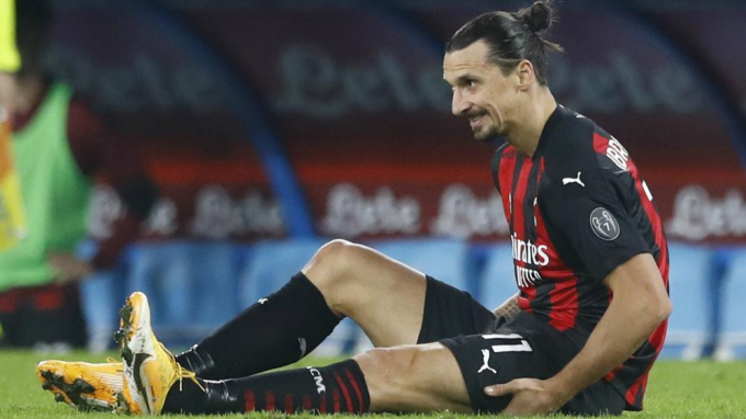 Cái đầu gối tiếp tục ám ảnh Zlatan Ibrahimovic. Ảnh: BeInSports.