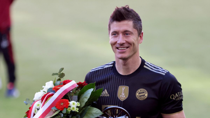 Robert Lewandowski phá kỷ lục của Gerd Muller. Ảnh: Bundesliga. 