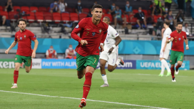 Ronaldo vẫn đầu tàu của Bồ Đào Nha. 