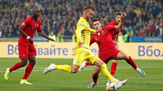 Ukraine hy vọng rất nhiều vào Yarmolenko. 