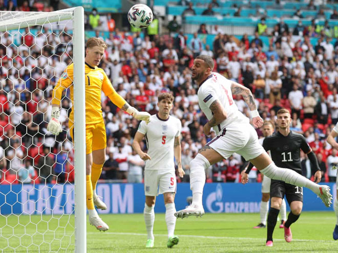 Đội tuyển Anh gặp nhiều khó khăn trong những phút thi đấu đầu tiên. 