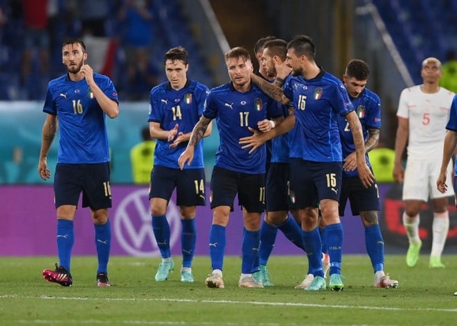 Đội tuyển Italia không hề kém cạnh với các cầu thủ Bỉ trong trận đấu tại vòng Tứ kết. 