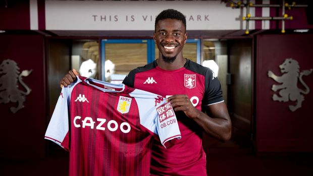 Axel Tuanzebe là 'nạn nhân' của bản hợp đồng Varane. Ảnh: AstonVilla.