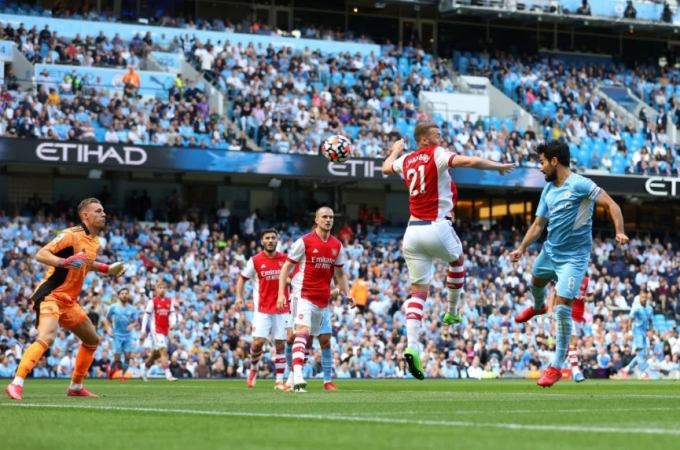 Ikkay Guendogan mở tỷ số từ sớm cho Man City. 