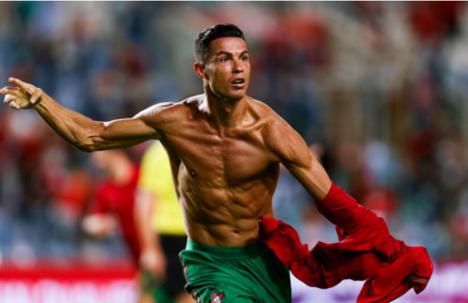 Cristiano Ronaldo vượt qua kỷ lục của Alli Daei. Ảnh: Getty.
