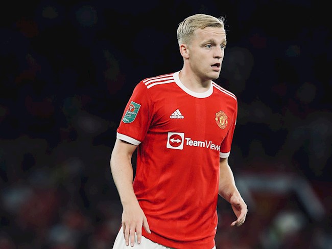 Donny Van de Beek đang được Barcelona liên hệ. Ảnh: Independent.