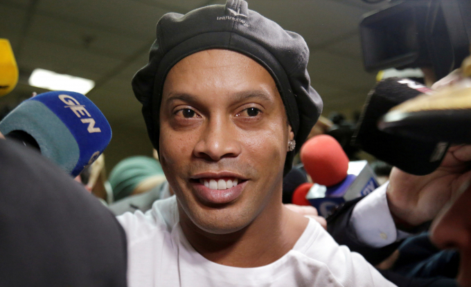 Quỵt tiền bạn gái cũ, Ronaldinho tiếp tục kiếp 'vào tù ra tội'? Ảnh: AS.