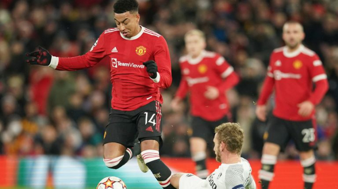 Jesse Lingard chơi rất mờ nhạt trong trận này. Ảnh: AP.