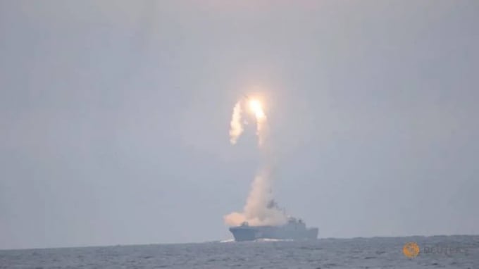 Tên lửa siêu thanh Tsirkon được phóng từ tàu Đô đốc Gorshkov.