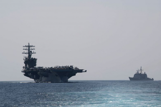 Tàu sân bay USS Nimitz đi qua eo biển Hormuz ngày 18/9/2020. Ảnh: AFP.
