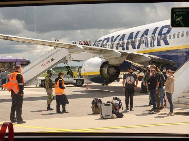 Chiếc may bay của hãng Ryanair trên sân bay ở Minsk (Belarus). Ảnh: Time.news.