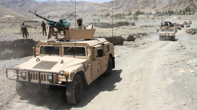 Quân đội Afghanistan đang nỗ lực tái chiếm các quận huyện từ lực lượng Taliban. Ảnh: Getty Images.