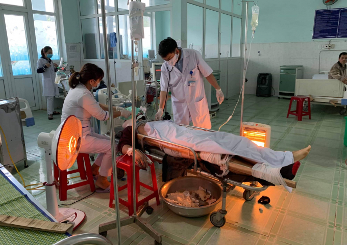 Nạn nhân được đưa đi cấp cứu tại Trung tâm Y tế huyện Phước Sơn (Quảng Nam) nhưng không qua khỏi. Ảnh: K.L