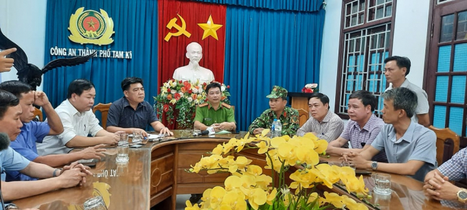 Lực lượng chức năng tỉnh Quảng Nam họp báo trong đêm 18/6 thông tin về vụ việc bắt giữ Triệu Quân Sự. Ảnh: L.K.