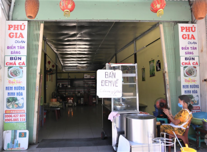 Các cửa hàng kinh doanh ăn uống ở TP Đà Nẵng sẽ ngừng hoạt động từ 13h chiều nay (30/7). Ảnh: HN.