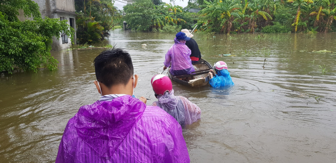 TP Đà Nẵng khẩn trương di dời người dân đến nơi an toàn trước bão số 6. Ảnh: L.K.