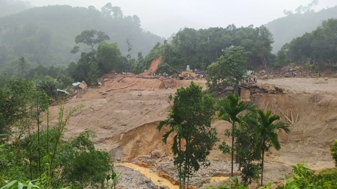 Thời gian qua, các huyện miền núi của tỉnh Quảng Nam liên tục xảy ra nhiều vụ sạt lở núi. Ảnh: L.K.
