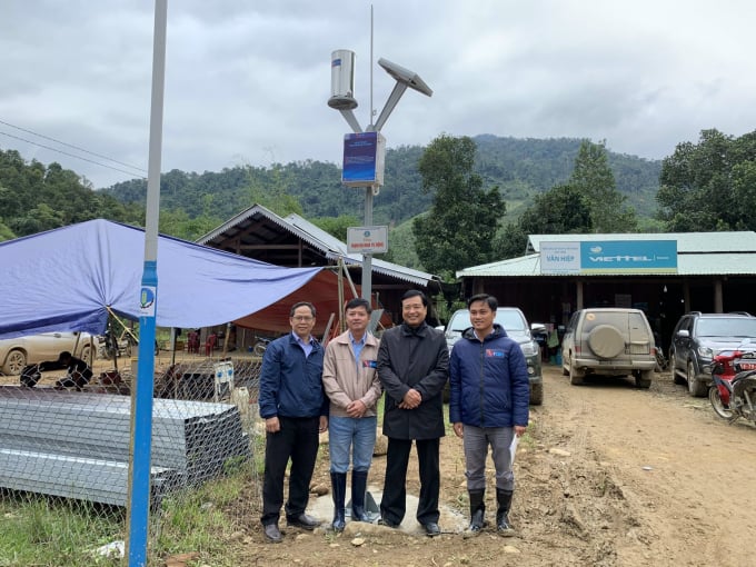 Tổng cục Phòng chống thiên tai tặng 1 trạm đo mưa cho xã Trà Leng (huyện Nam Trà My, tỉnh Quảng Nam). Ảnh: N.H.