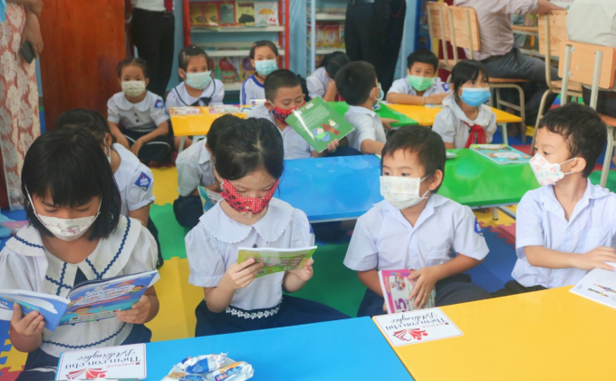 Nhiều học sinh có hoàn cảnh khó khăn ở TP Nha Trang được tiếp cận nhiều đầu sách hay. Ảnh: Lê Quang Minh. 