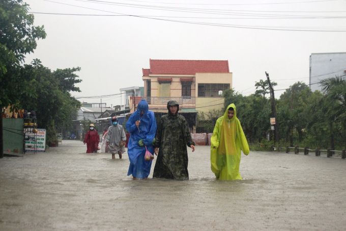 Từ tháng 9/2021, nhiều đợt mưa lớn đã gây ngập lụt tại các tỉnh miền Trung. Ảnh: L.K.