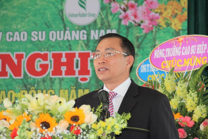 Mr. Le Thanh Tu, Deputy General Director of Vietnam Rubber Industry Group highly appreciated the efforts of Quang Nam Rubber Company over the past time. Photo: L.K.