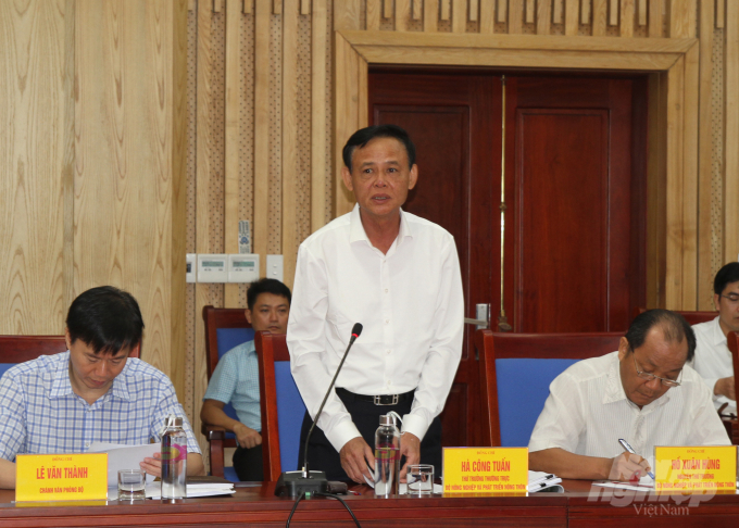 Thứ trưởng Hà Công Tuấn yêu cầu 2 tỉnh Nghệ An và Thanh Hóa phải đấu mối với nhau chặt chẽ hơn nữa để khẩn trường hoàn thiện hồ sơ, thủ tục. Ảnh: Việt Khánh.