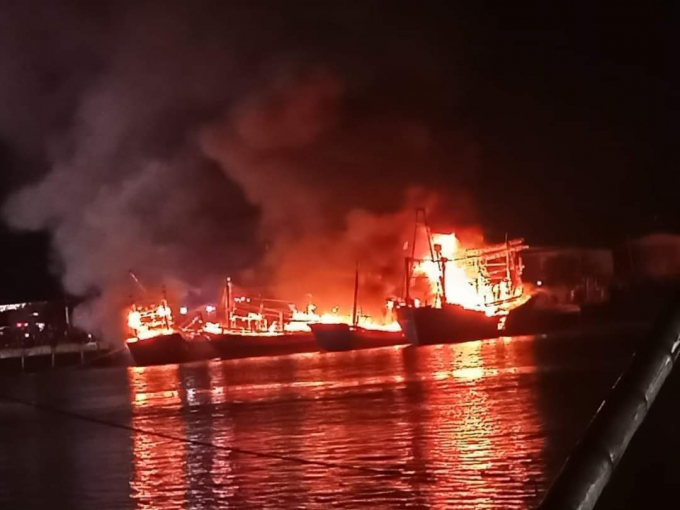 Vụ cháy nghiêm trọng xảy ra tại cảng cá Lạch Quèn.
