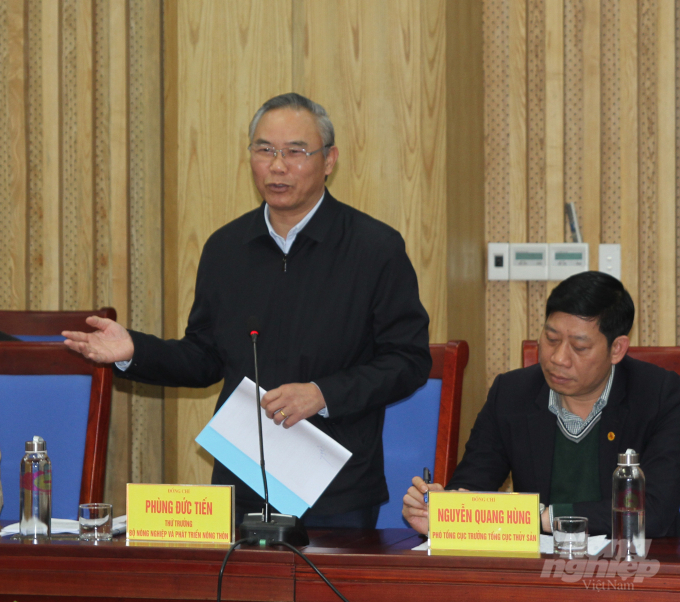 Thứ trưởng Bộ NN-PTNT Phùng Đức Tiến chia sẻ về tình hình thủy sản cả nước nói chung và riêng địa bàn Nghệ An, một tỉnh có nhiều tiềm năng. Ảnh: VK.