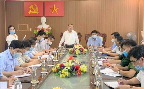 Ban chỉ đạo phòng chống dịch Covid-19 tỉnh Nghệ An Quyết định sẽ giãn cách xã hội toàn xã Diễn Bích. Ảnh: Truyền hình Nghệ An.