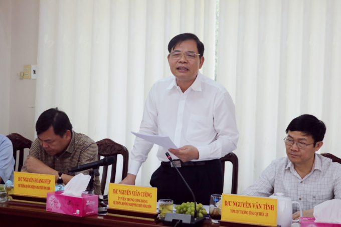 Bộ trưởng Nguyễn Xuân Cường làm việc với UBND tỉnh Ninh Thuận về tình hình ứng phó với hạn hán. Ảnh: Kim Sơ.