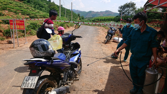 Chốt kiểm soát bệnh tật ở xã Quảng Hòa, huyện Đắk G’long (Đắk Nông). Ảnh: Quốc An.
