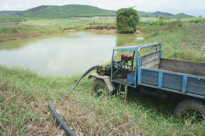 Được Vietsugar đầu tư 200 triệu đồng, gia đình chị Hương đã đào ao tích được 20.000m3 nước để tưới mía trong mùa khô.